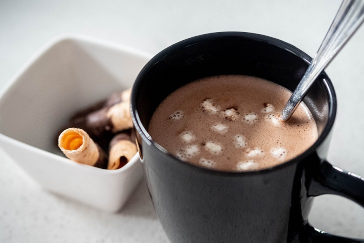 cup-of-hot-chocolate-and-snacks